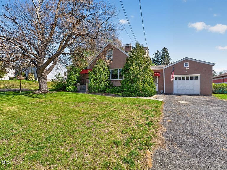 Listing photo 5