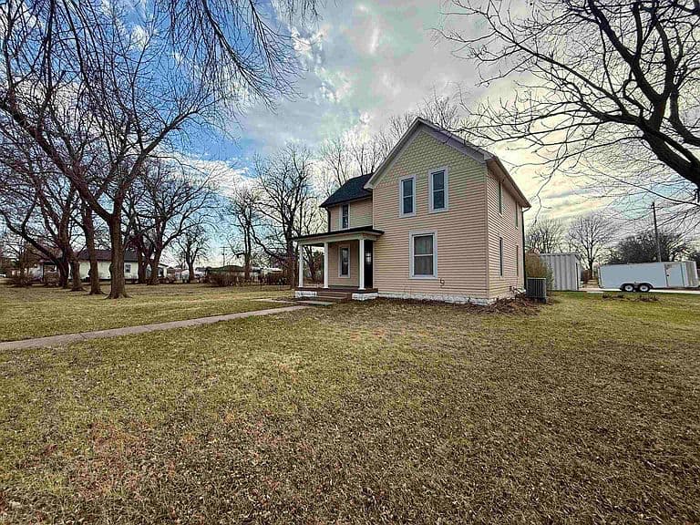 Listing photo 2
