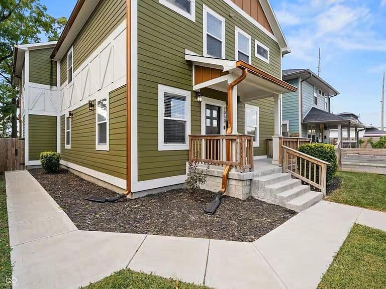 Listing photo 2