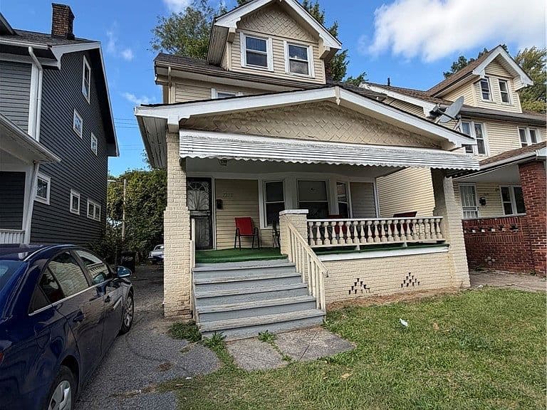 Listing photo 2