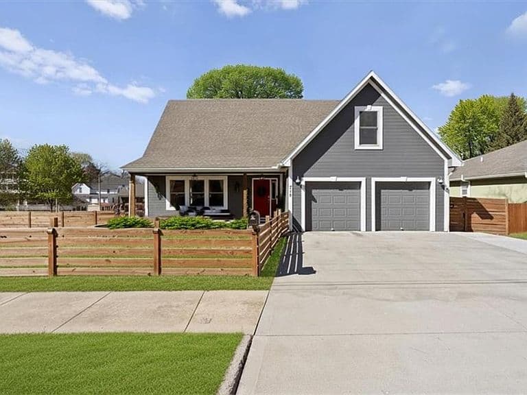 Listing photo 2
