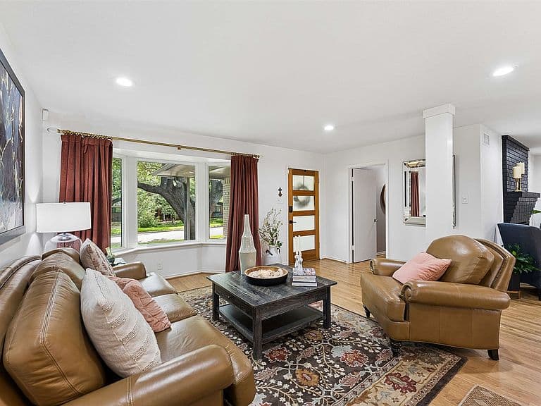 Listing photo 5