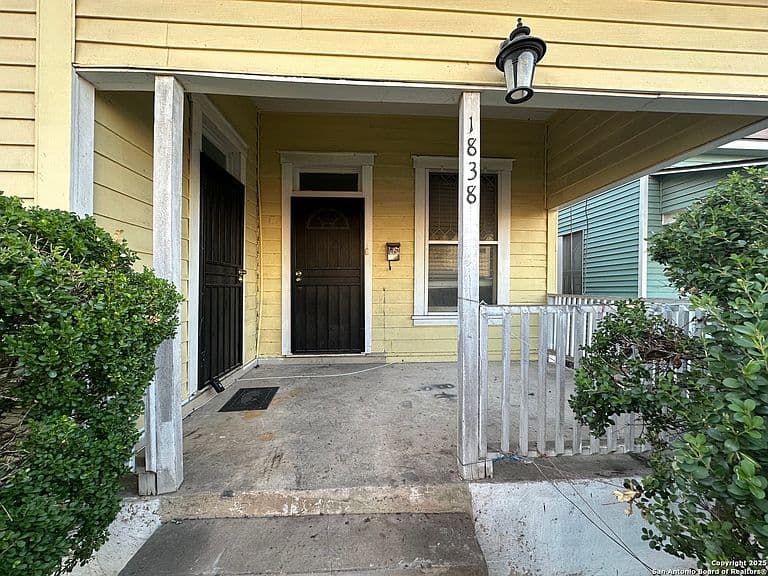 Listing photo 3