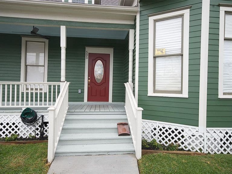 Listing photo 2