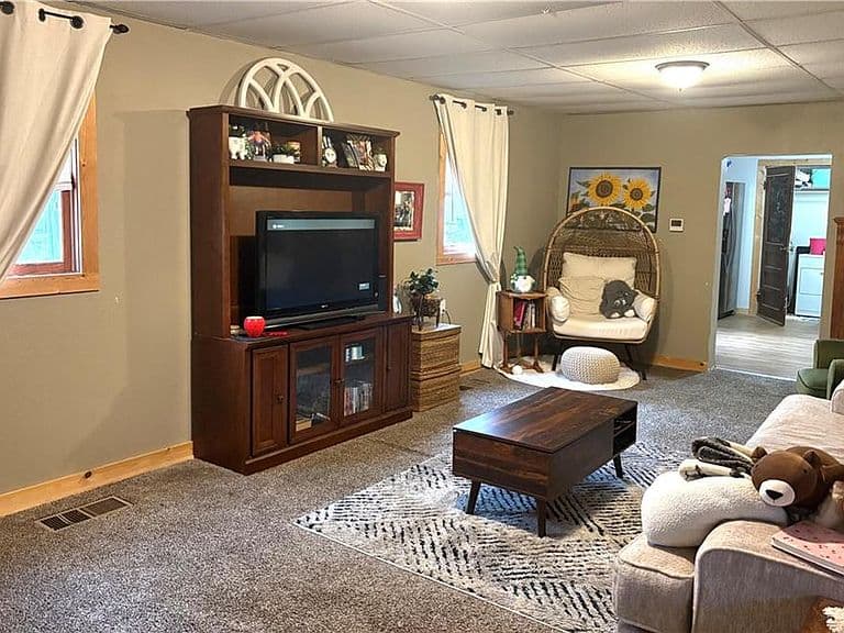 Listing photo 4