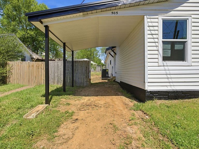 Listing photo 4