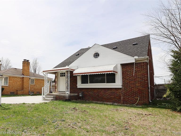 Listing photo 2