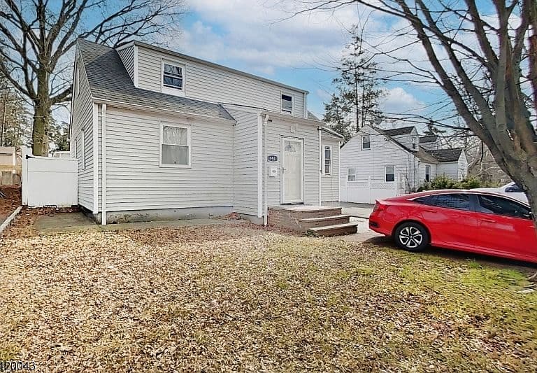 Listing photo 3