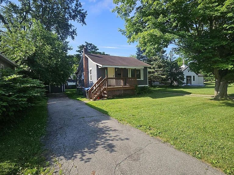Listing photo 2