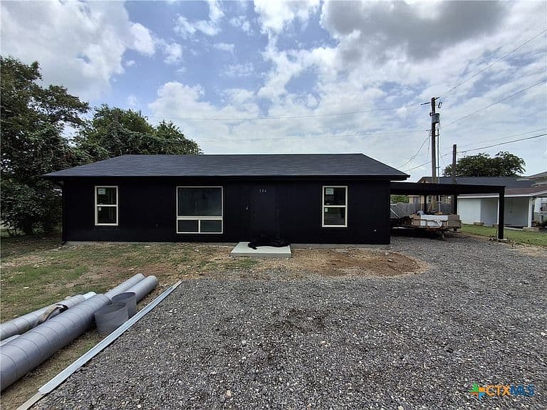 Listing photo 4
