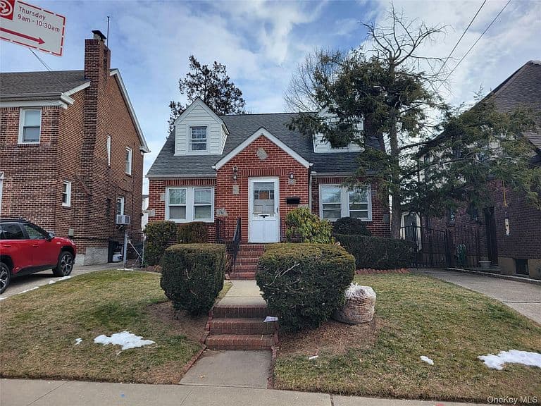 Listing photo 3