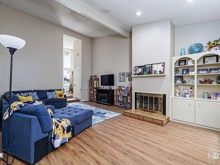 Listing photo 3