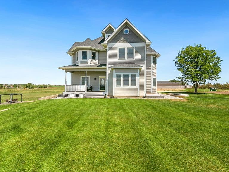 Listing photo 3