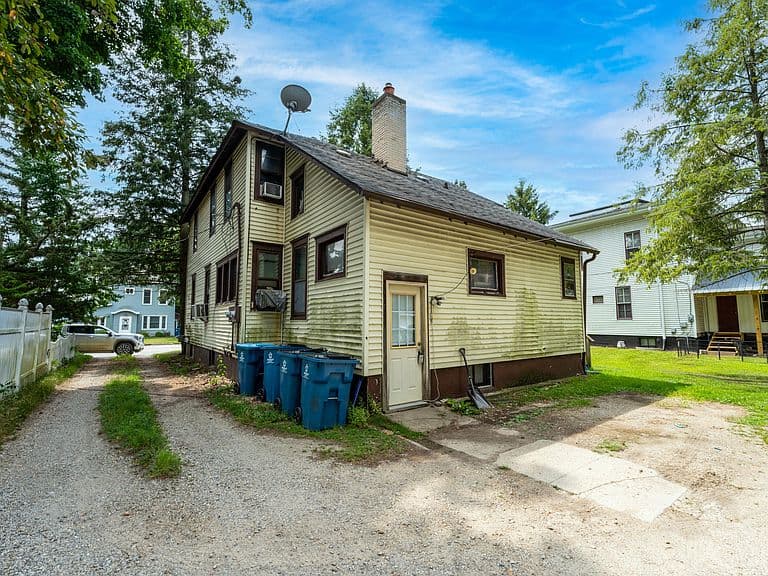 Listing photo 3