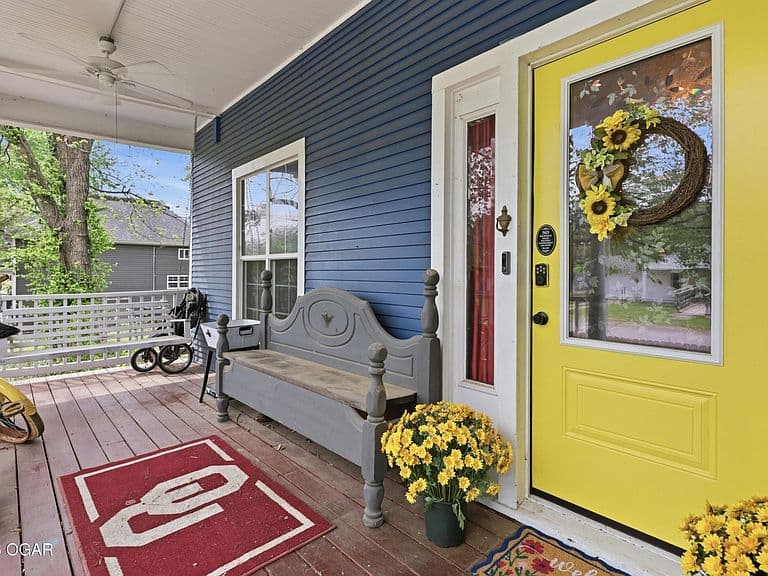 Listing photo 2