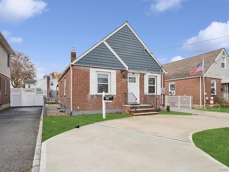 Listing photo 2