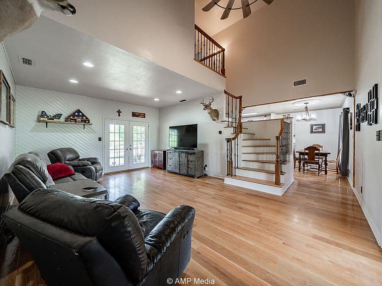 Listing photo 3