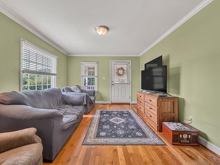 Listing photo 5