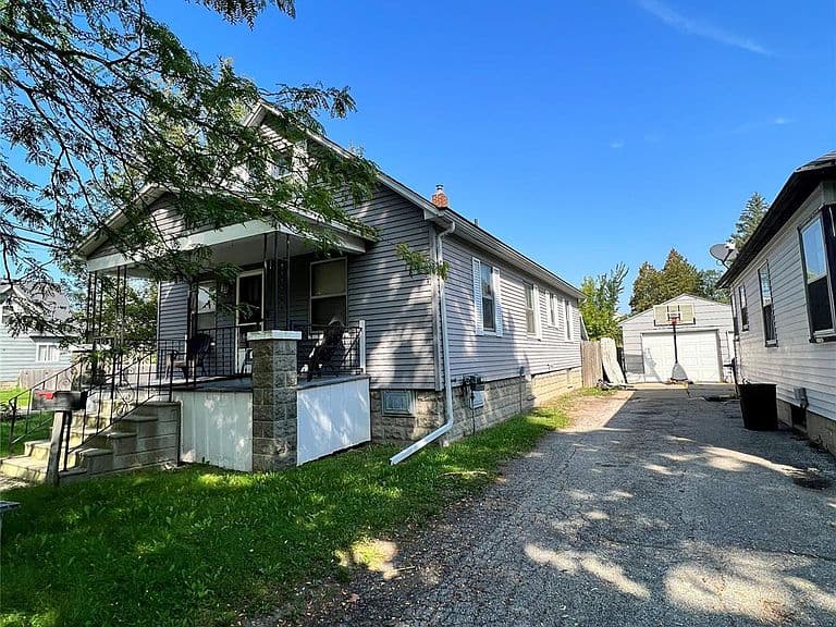 Listing photo 3