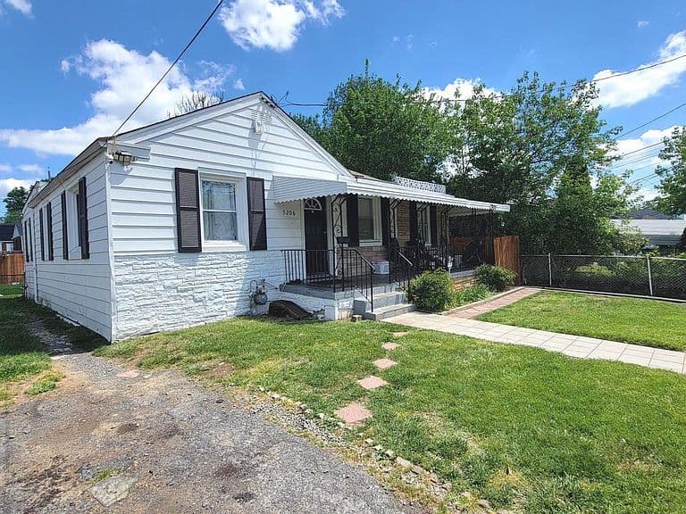 Listing photo 5