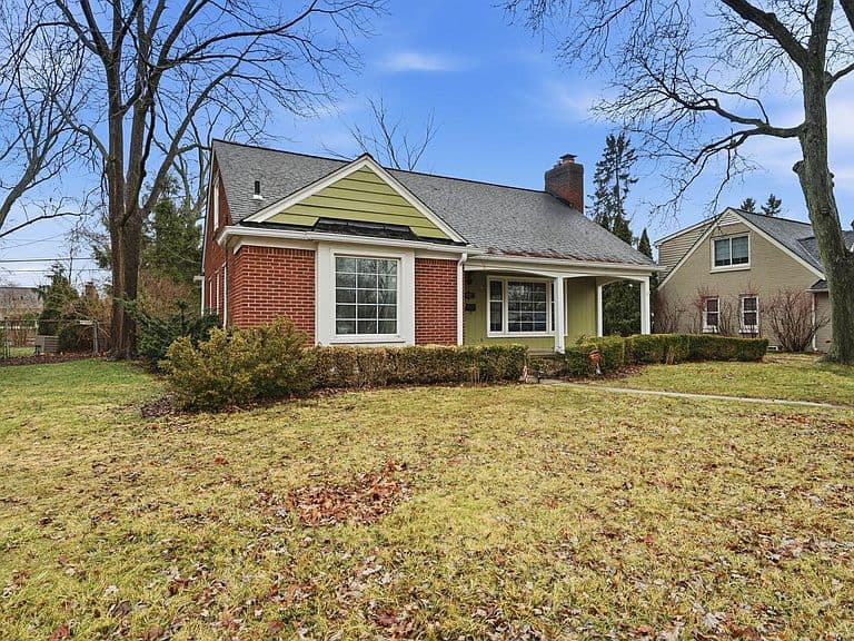 Listing photo 2