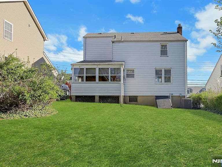 Listing photo 5