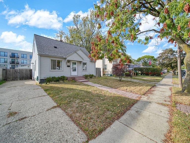 Listing photo 3