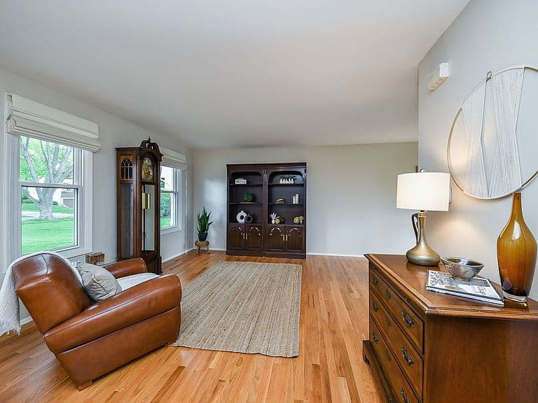 Listing photo 3