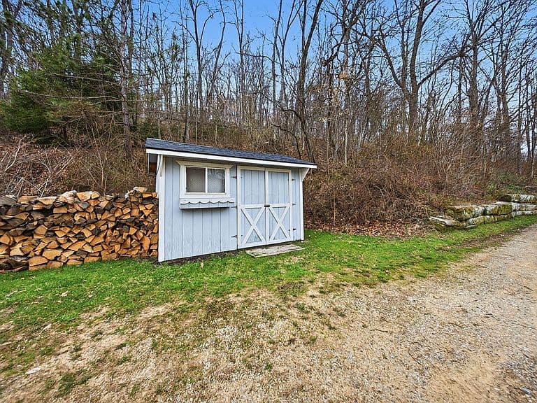 Listing photo 5