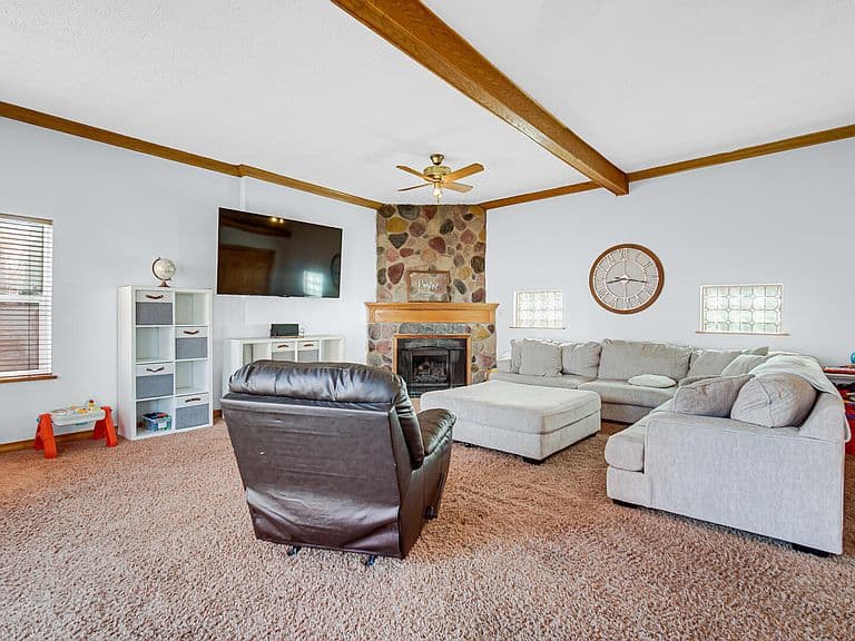 Listing photo 3