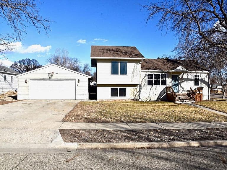 Listing photo 3
