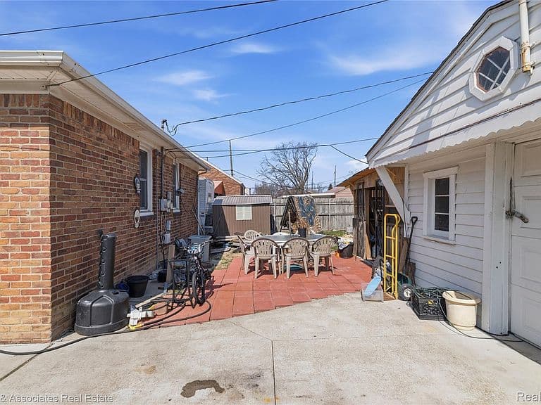 Listing photo 4