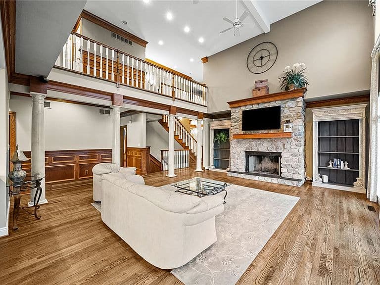 Listing photo 2