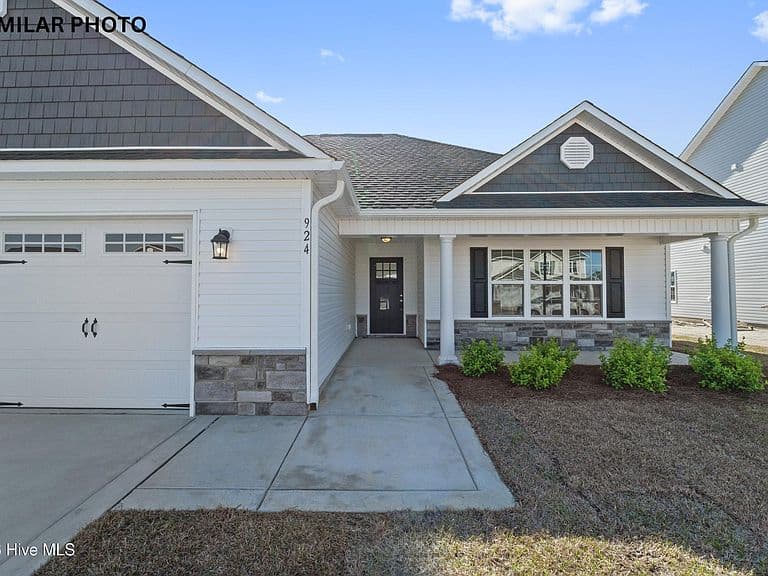 Listing photo 2