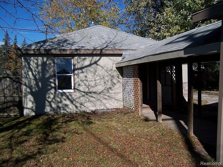 Listing photo 5