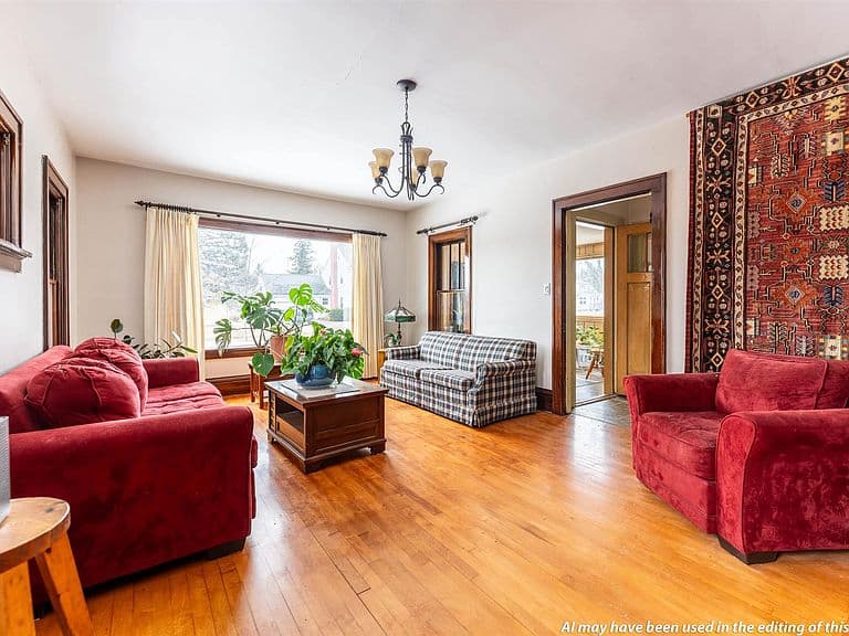 Listing photo 4