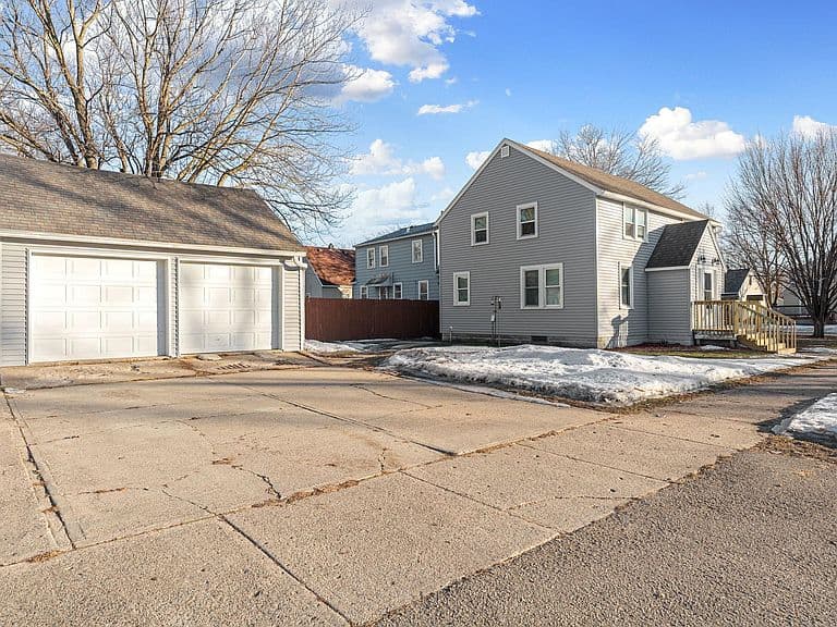 Listing photo 5