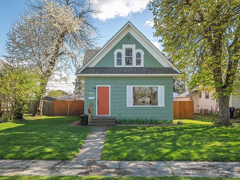 Listing photo 2