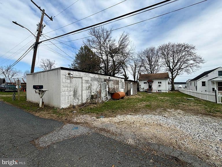Listing photo 3