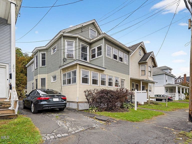 Listing photo 4