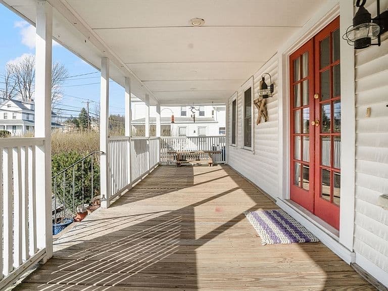 Listing photo 2