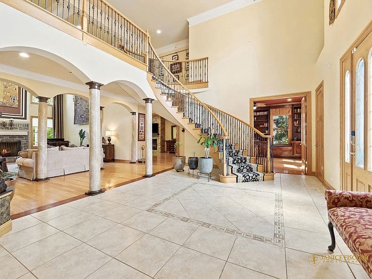 Listing photo 3