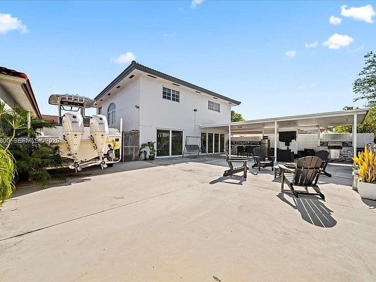 Listing photo 5