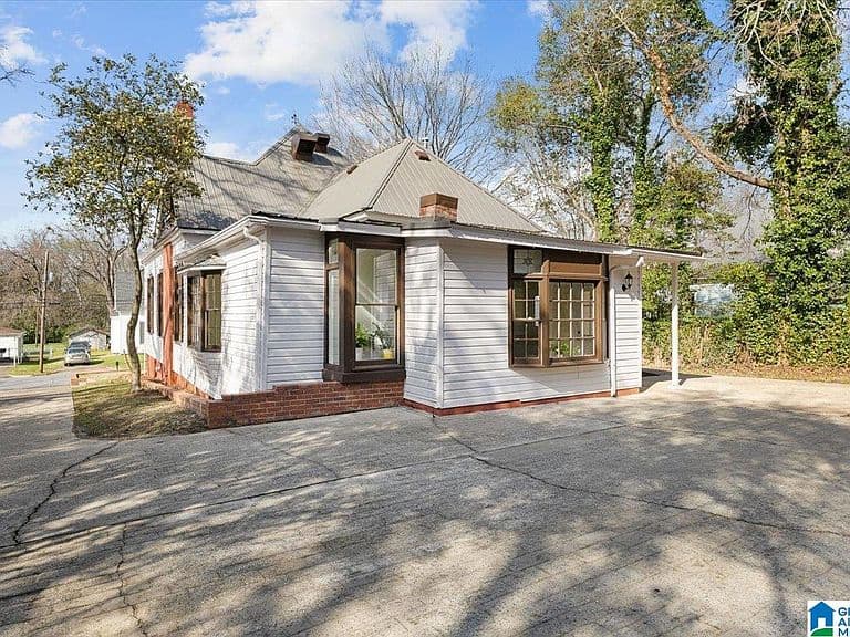 Listing photo 5