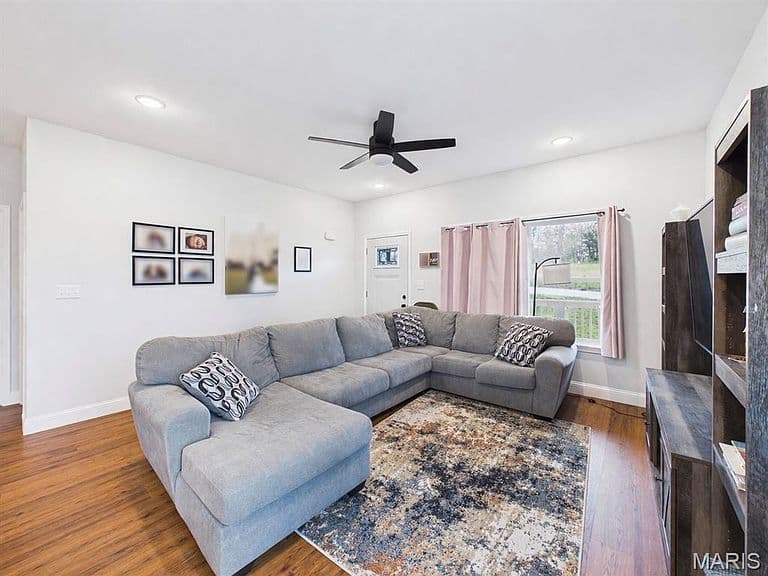Listing photo 3