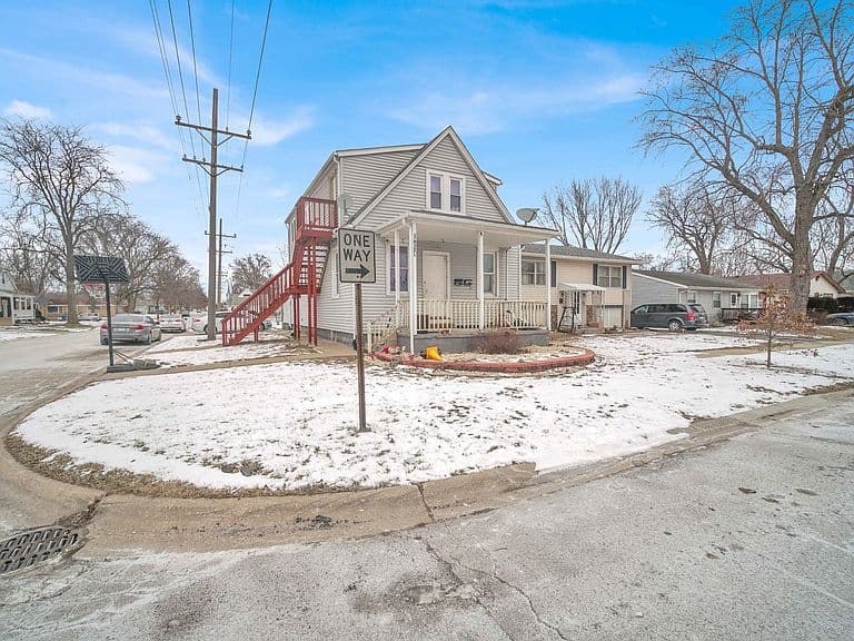 Listing photo 2