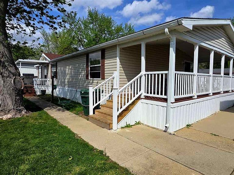 Listing photo 2