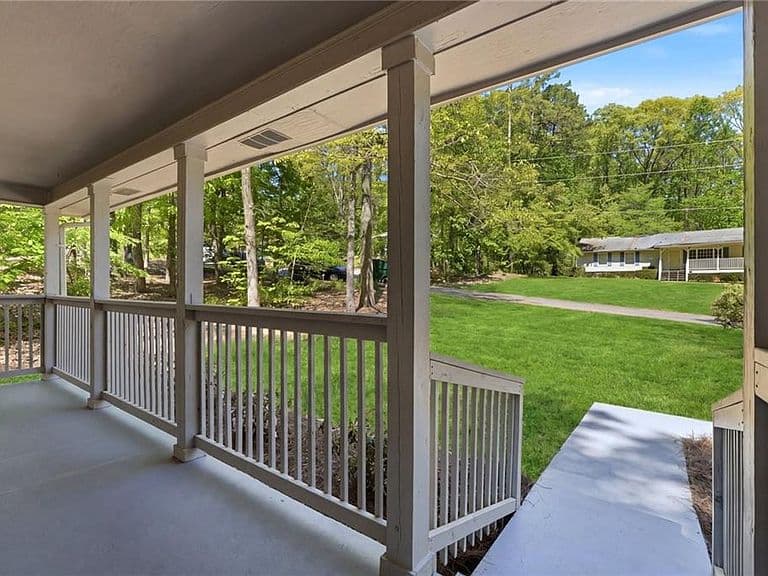 Listing photo 4