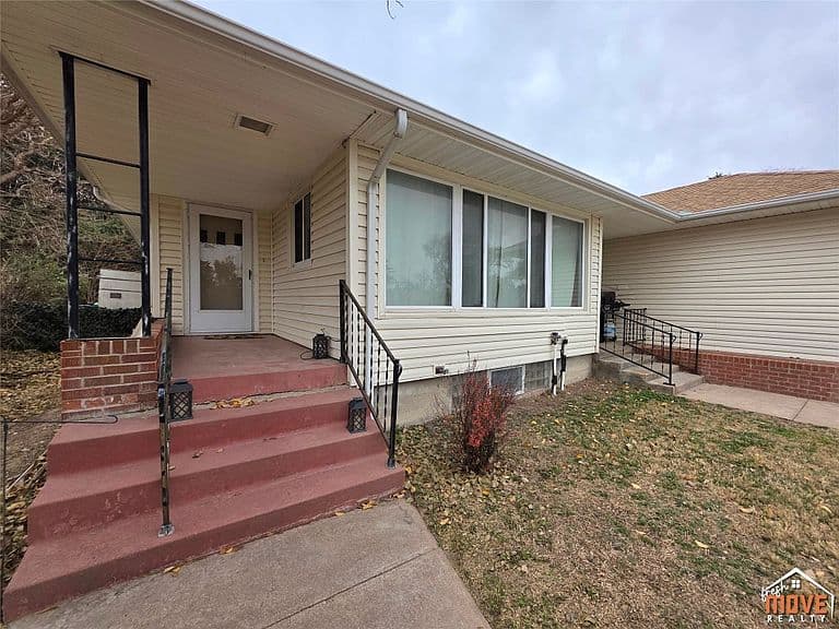Listing photo 2