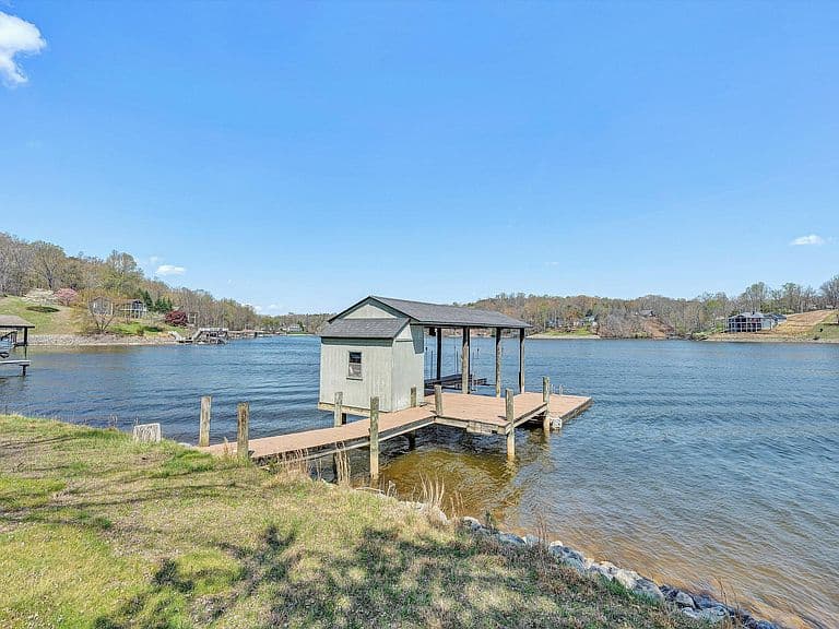 Listing photo 5